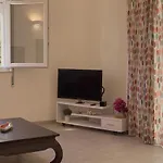 Leandra Villa *